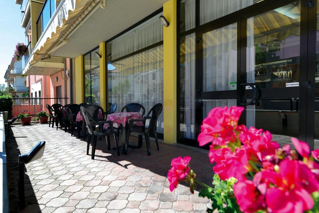 Hotel Residence Margherita Tortoreto Exterior photo